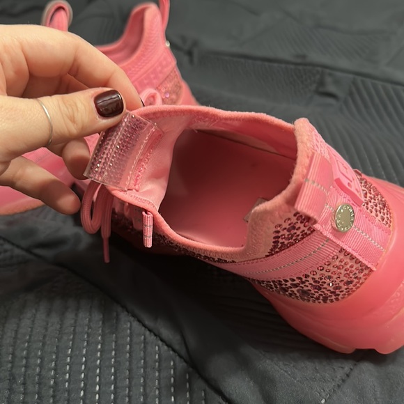 Maxima R Steve Madden Tennis Shoes - Picture 3 of 9